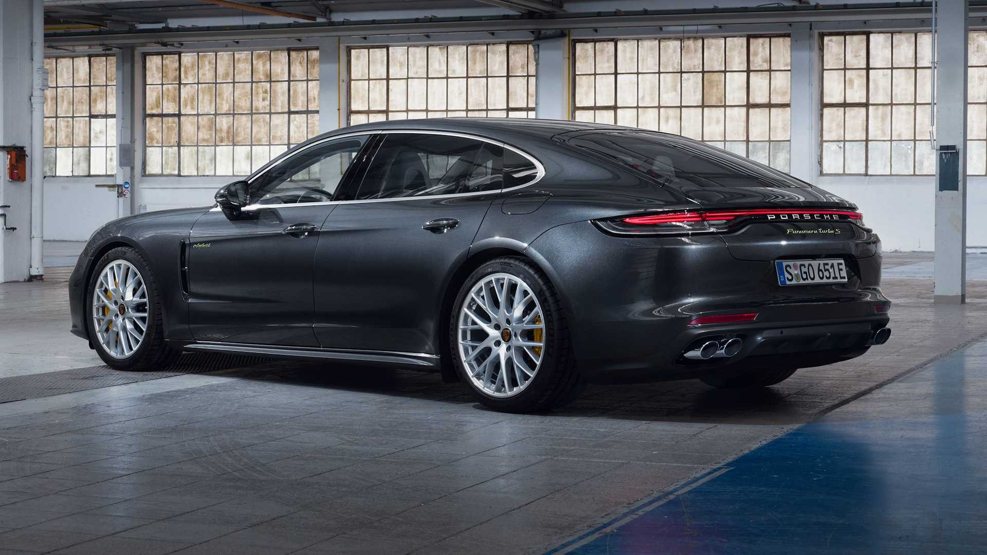 Ανανεωμένη Porsche Panamera Turbo S EHybrid με 700 PS! Drive